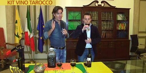 Striscia la Notizia, Ghione fa assaggiare il vino fatto con le polevri al sommelier Luca Gardini