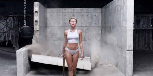 Miley Cyrus – Wrecking Ball