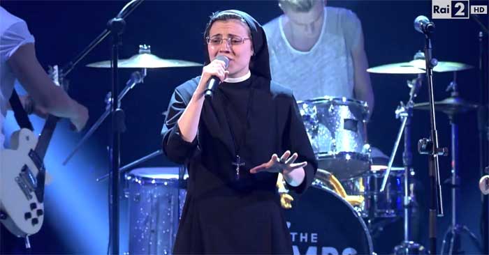 The Voice 2014, Live 3: Suor Cristina Scuccia canta 'Livin' on a prayer'