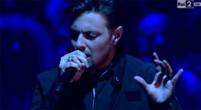 The Voice 2014, Live 4: Stefano Corona canta 'Amico'