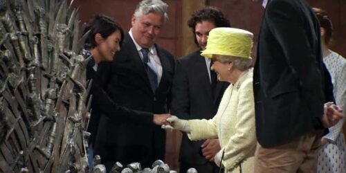 Video: La regina d’Inghilterra visita il Set di Game of Thrones