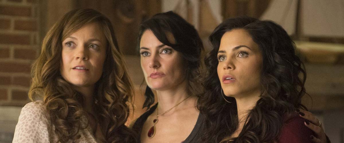 Witches of East End 2x01 - A Moveable Beast