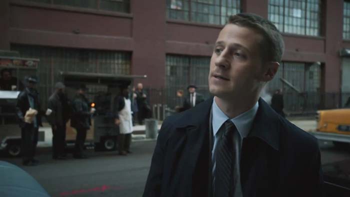 Gotham - 1x05 Viper - Clip With His Bare Hands