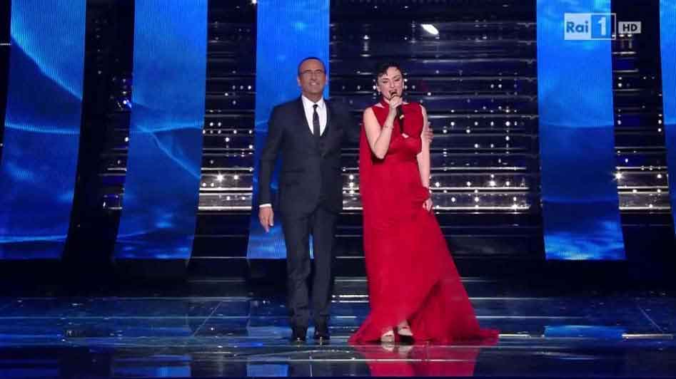 Sanremo 2015: Ingresso di Arisa - 1a serata