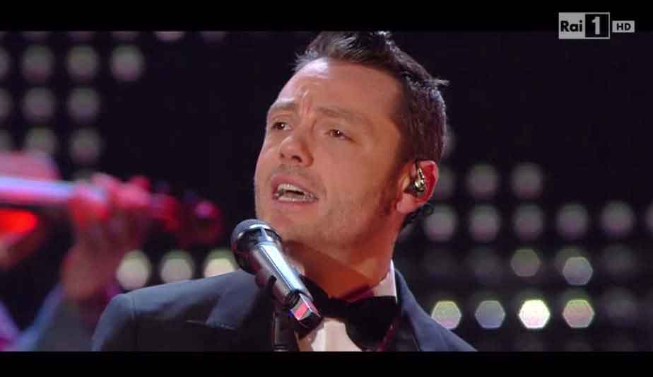 Sanremo 2015: Tiziano Ferro, esibizione - 1a serata