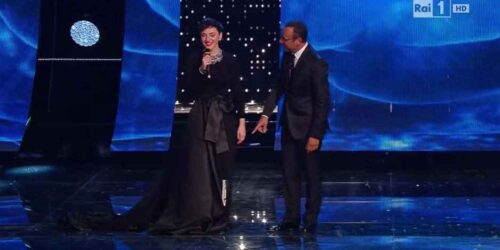 Sanremo 2015: Ingresso di Arisa - 3a serata