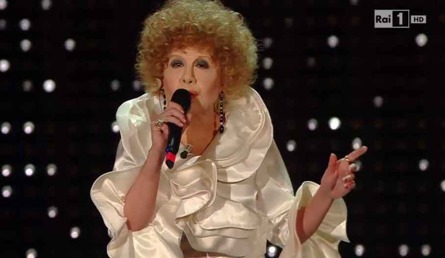 Sanremo 2015: Ornella Vanoni (Virginia Raffaele) - 4a Serata