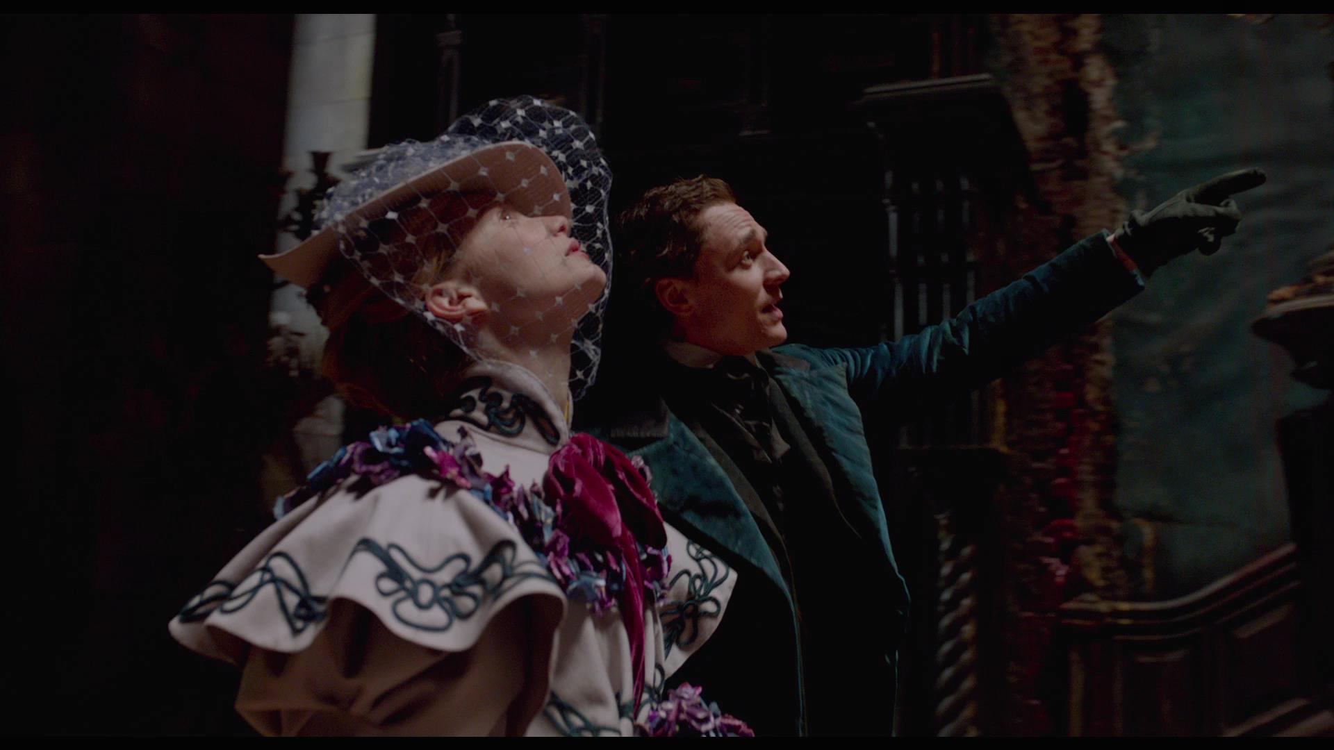 Crimson Peak - Clip Edith entra per la prima volta a Crimson Peak