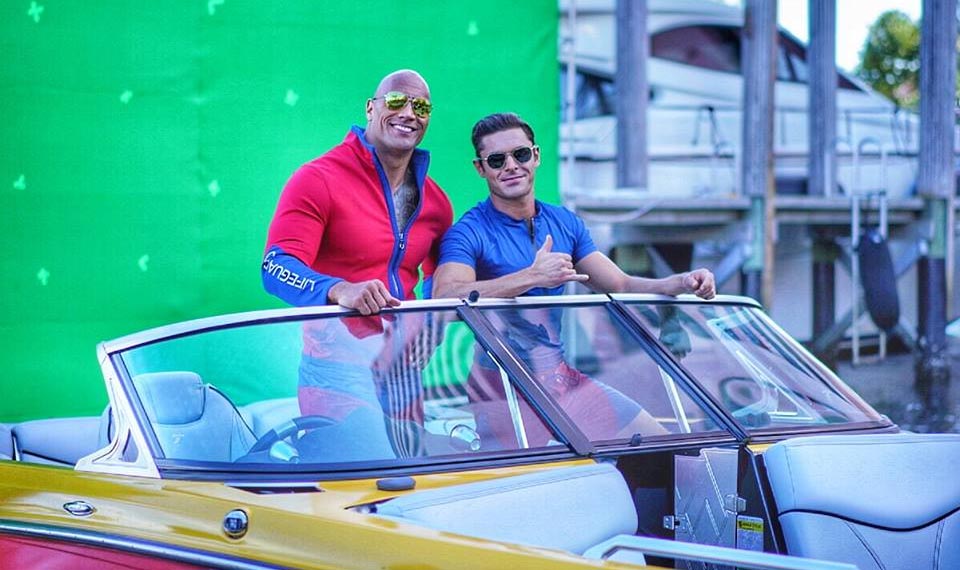 Baywatch con Dwayne Johnson e Zac Efron, prime foto dal set