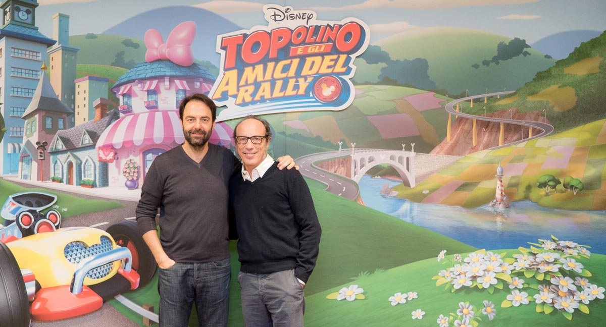 Guido Meda e Neri Marcorè alla presentazione della serie Topolino e Gli Amici del Rally a Milano