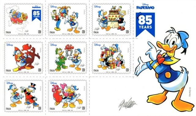 Foglio con gli otto francobolli dedicati a Paperino [credit: courtesy of Disney Italia]