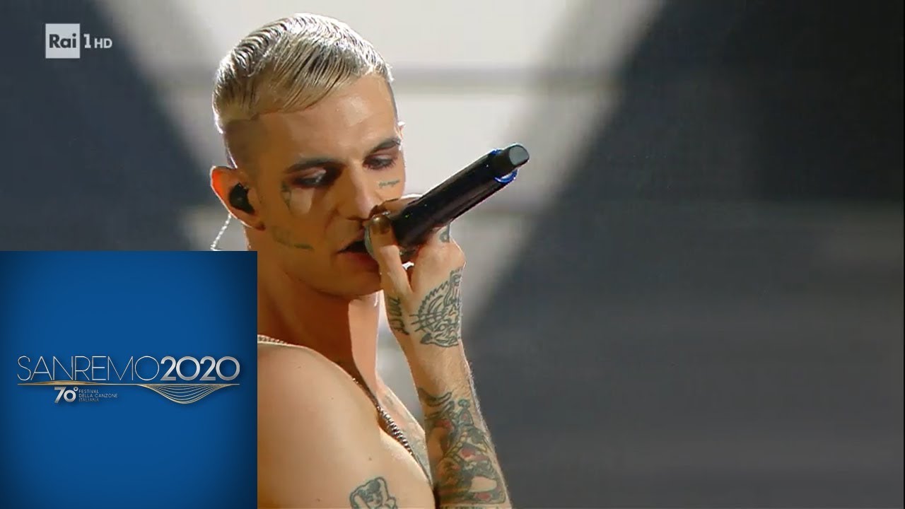 Sanremo 2020, Achille Lauro canta 'Me ne frego' nella Prima Serata