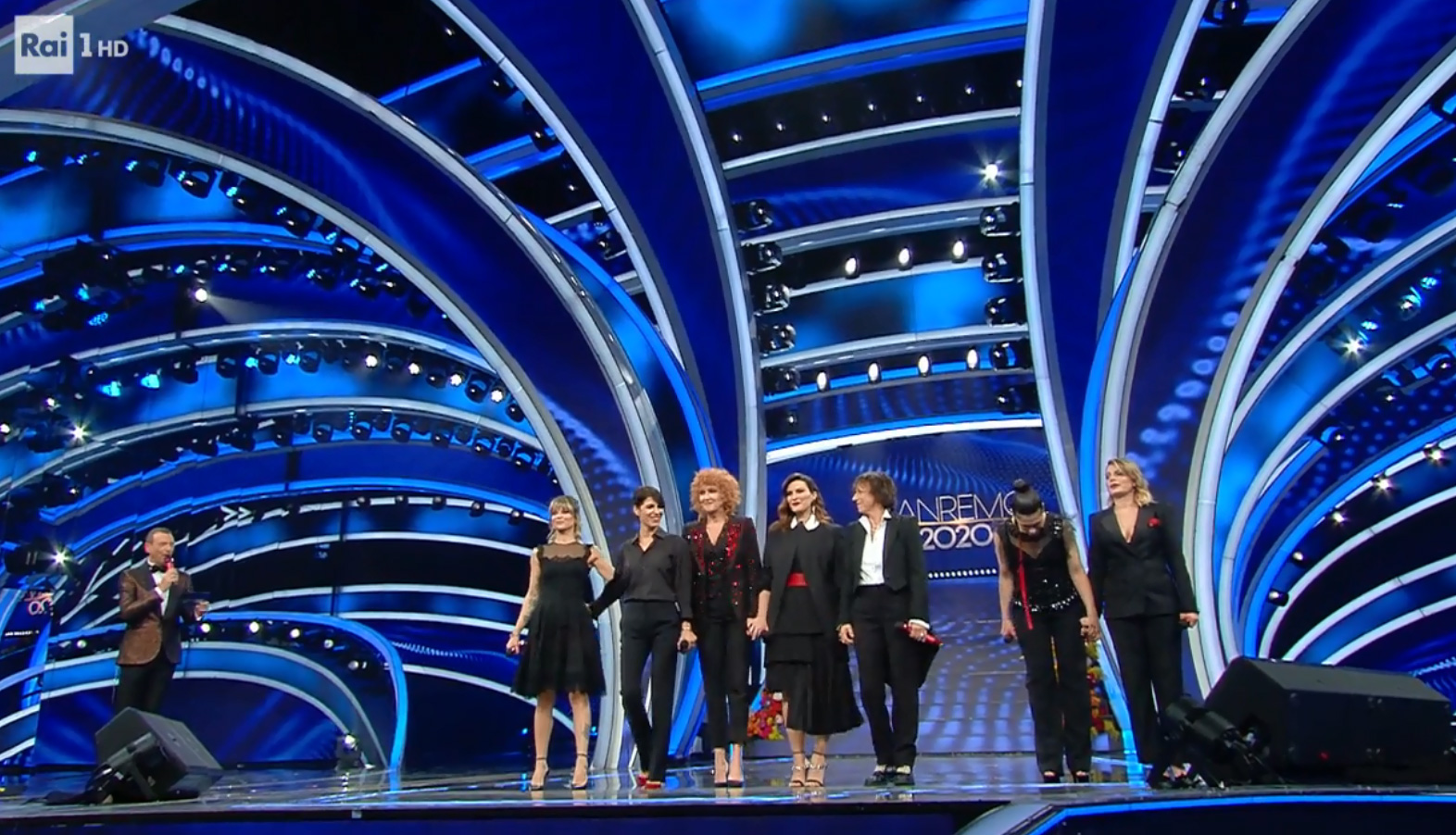 Una, Nessuna, Centomila - Alessandra Amoroso, Emma, Elisa, Fiorella Mannoia, Laura Pausini, Gianna Nannini, Giorgia