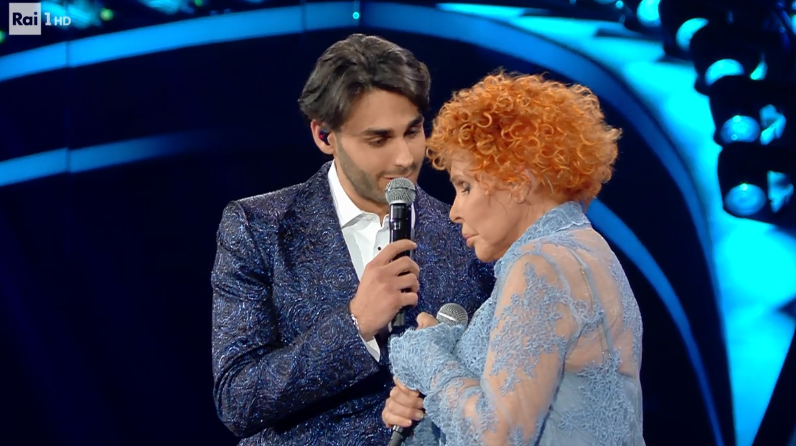 Alberto Urso e Ornella Vanoni cantano 'La voce del silenzio' a Sanremo 2020