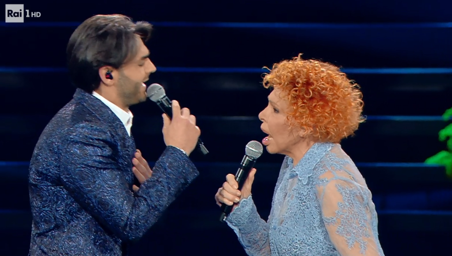 Alberto Urso e Ornella Vanoni cantano 'La voce del silenzio' a Sanremo 2020