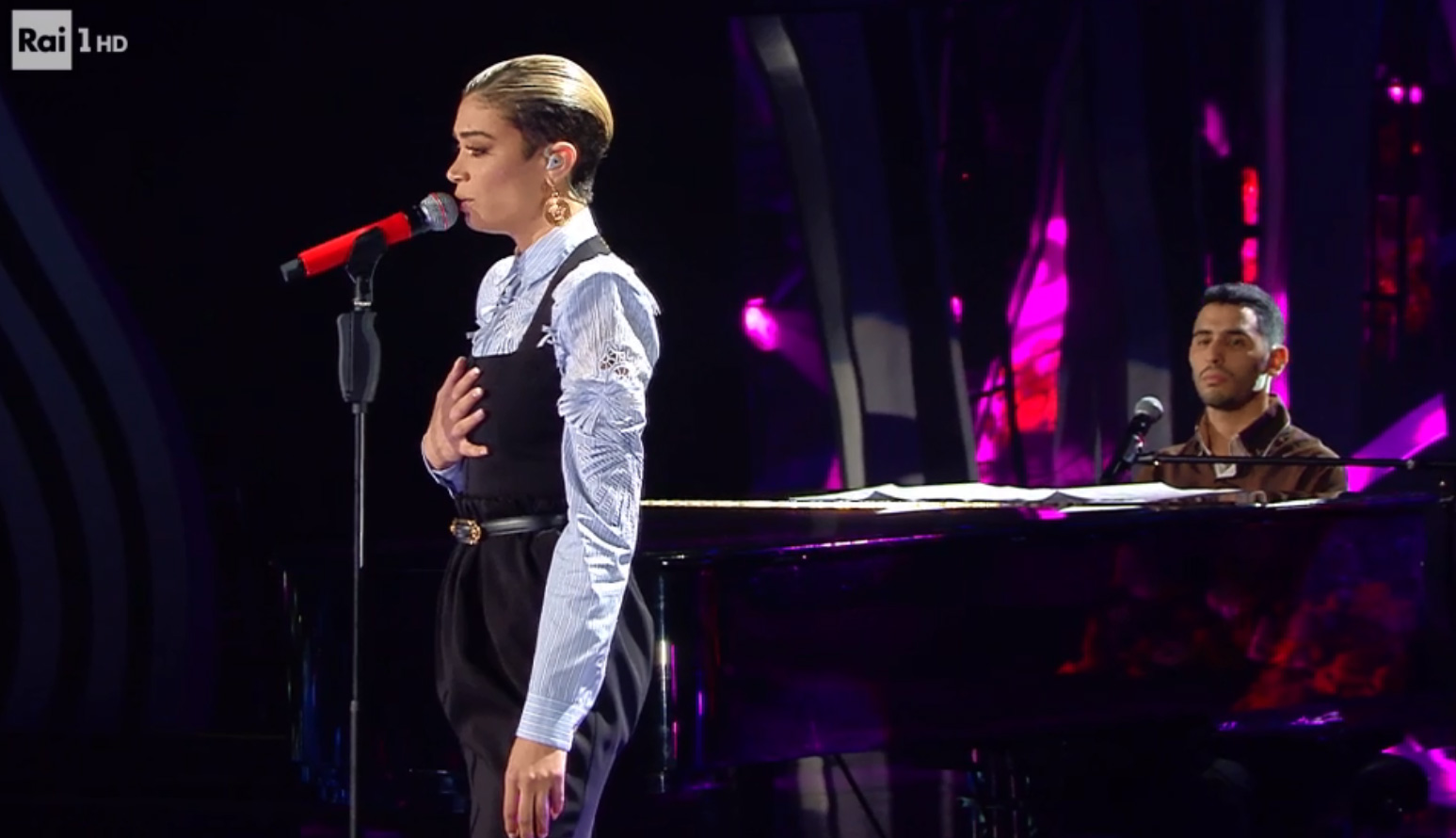 Elodie con il pianista siriano Aeham Ahmad in 'Adesso tu' a Sanremo 2020