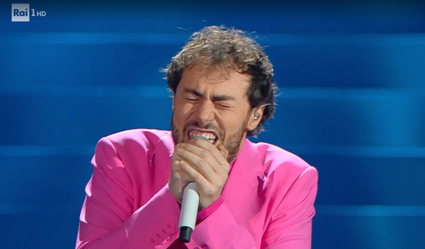 I Pinguini Tattici Nucleari con il medley '70 volte' a Sanremo 2020