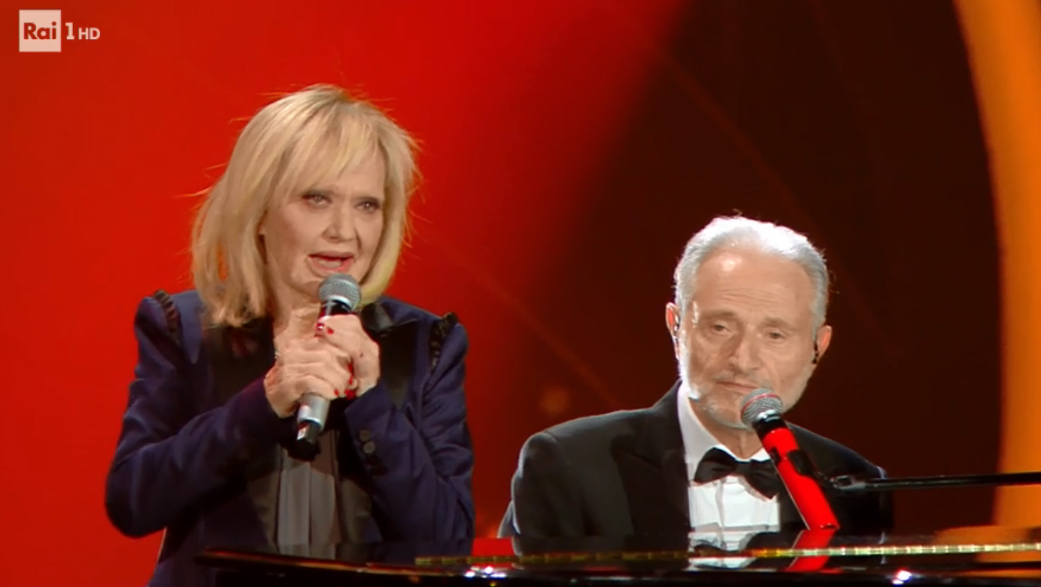 Rita Pavone e Amedeo Minghi cantano '1950' a Sanremo 2020