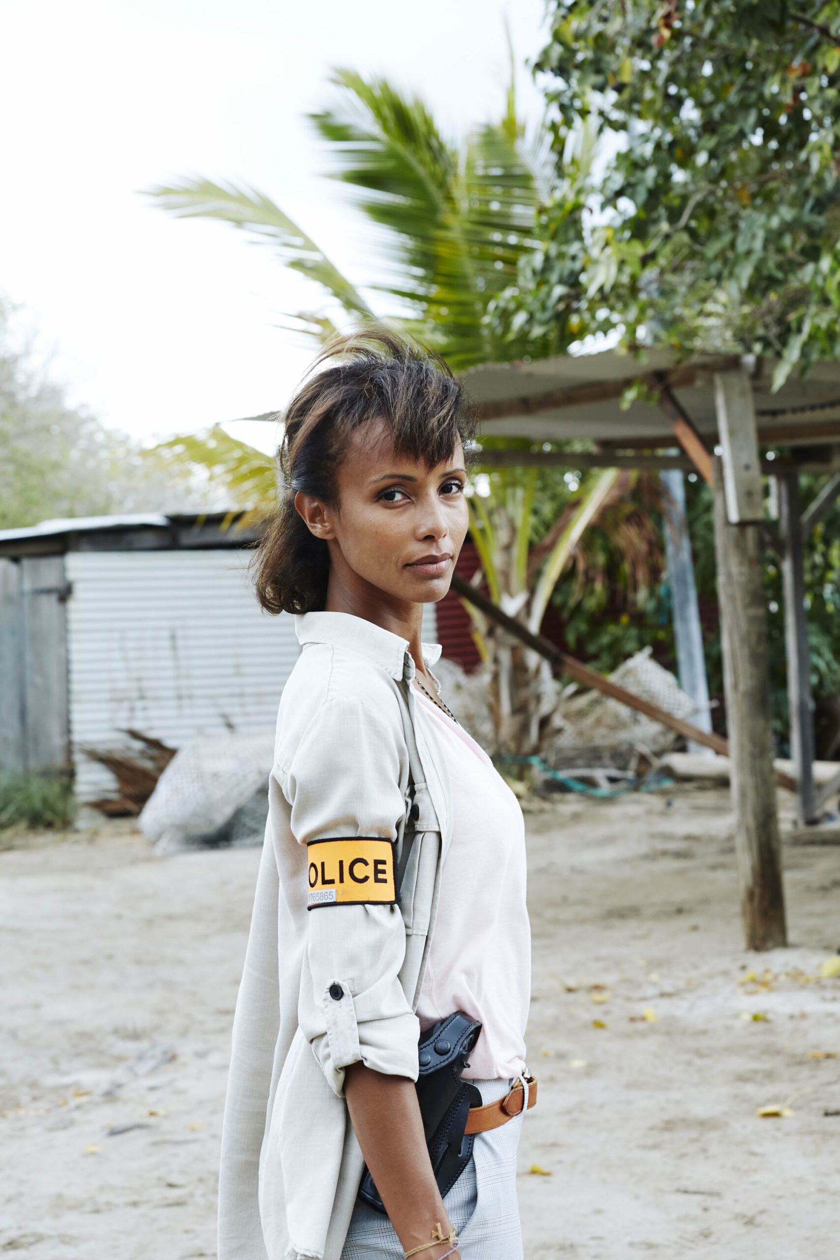 Sonia Rolland sul set di Deadly Tropics 1x02 [credit: courtesy of Mediaset]