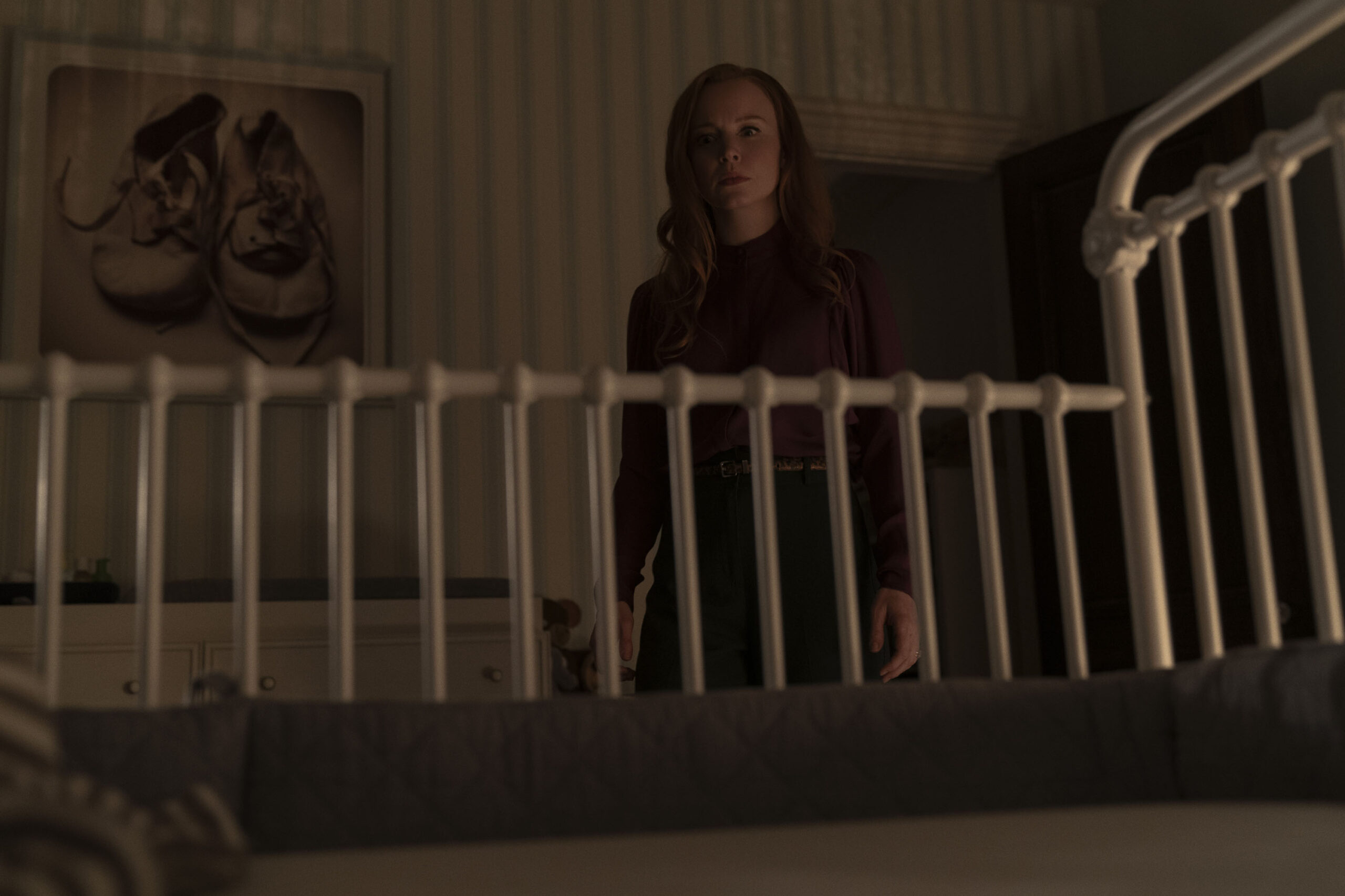 v in Servant 1x02 'Wood' [tag: Lauren Ambrose] [credit: foto di Jessica Kourkounis; courtesy of Apple TV Plus]