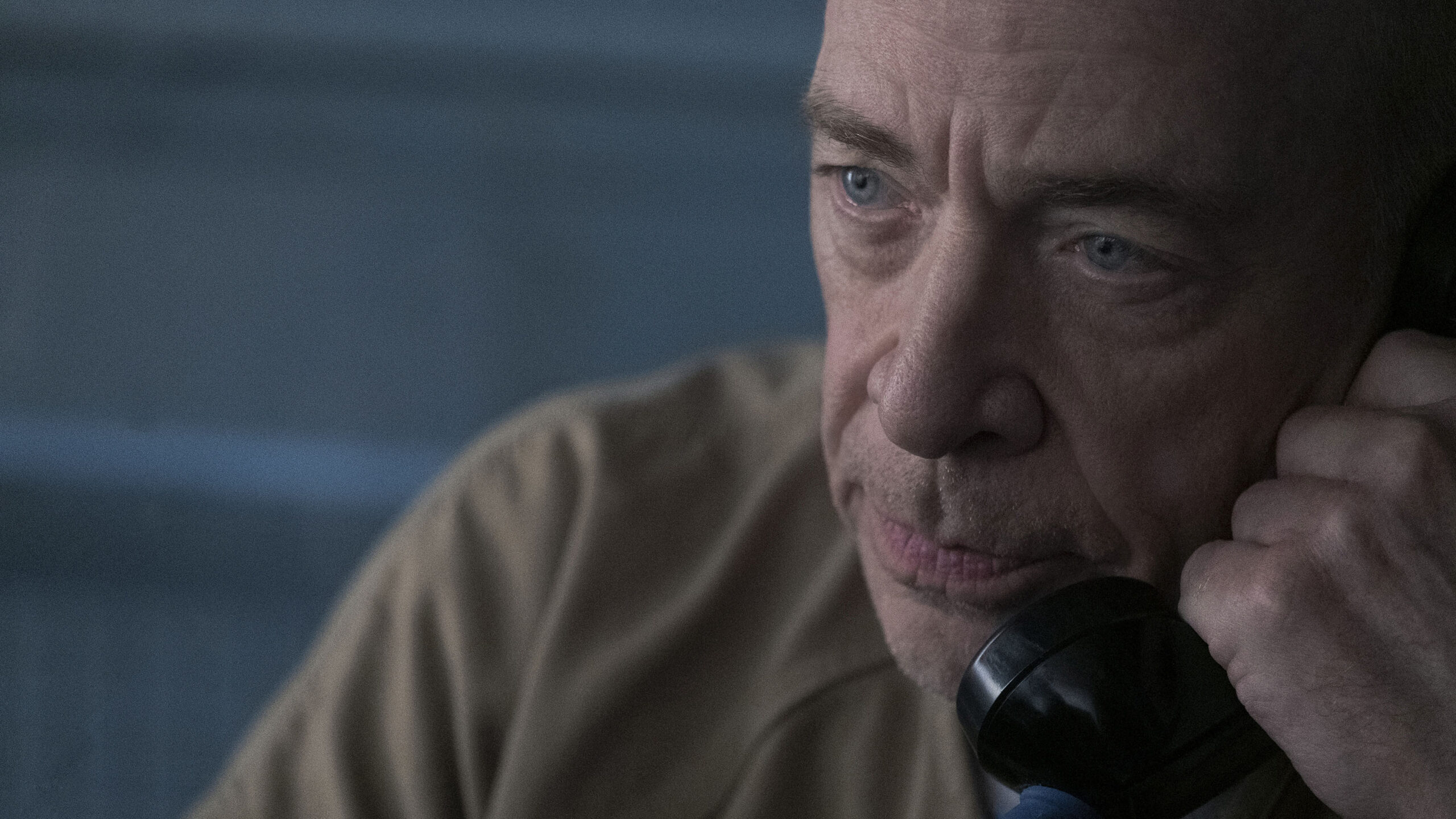 J.K. Simmons in Defending Jacob 1x05 'Visitors' [tag: J.K. Simmons] [credit: foto di Robert Clark; courtesy of Apple TV Plus]