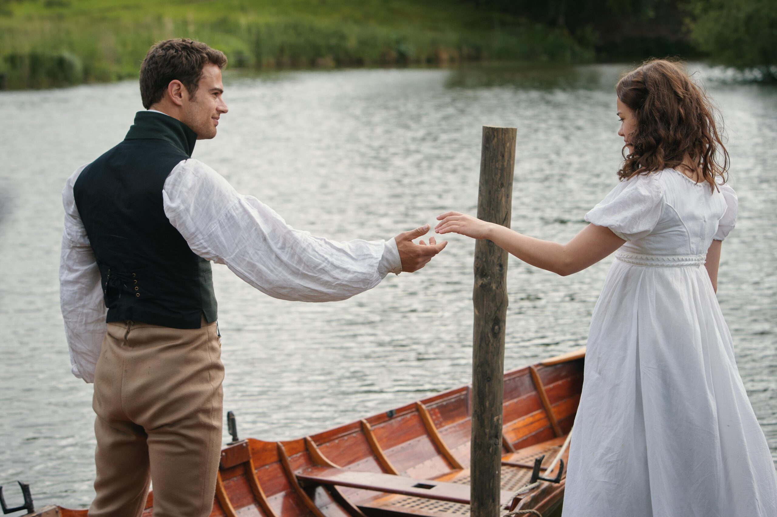 Sidney Parker (Theo James), Charlotte Heywood (Rose Williams) in Sanditon 1x07 [credit: foto di Simon Ridgway; Copyright Red Planet Pictures; courtesy of LaF]