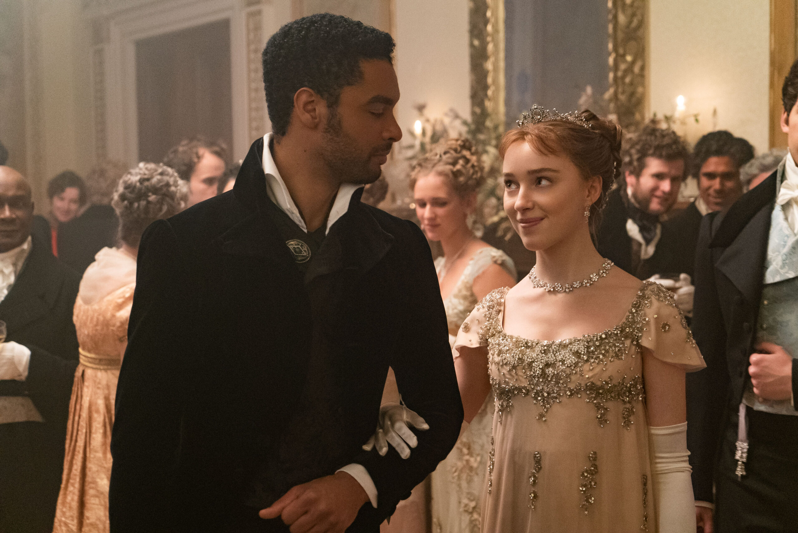 (S-D) Regé-Jean Page come Simon Basset e Phoebe Dynevor come Daphne Bridgerton in Bridgerton 1x02 'Shock and Delight' [tag: Regé-Jean Page, Phoebe Dynevor] [credit: Liam Daniel/Netflix]