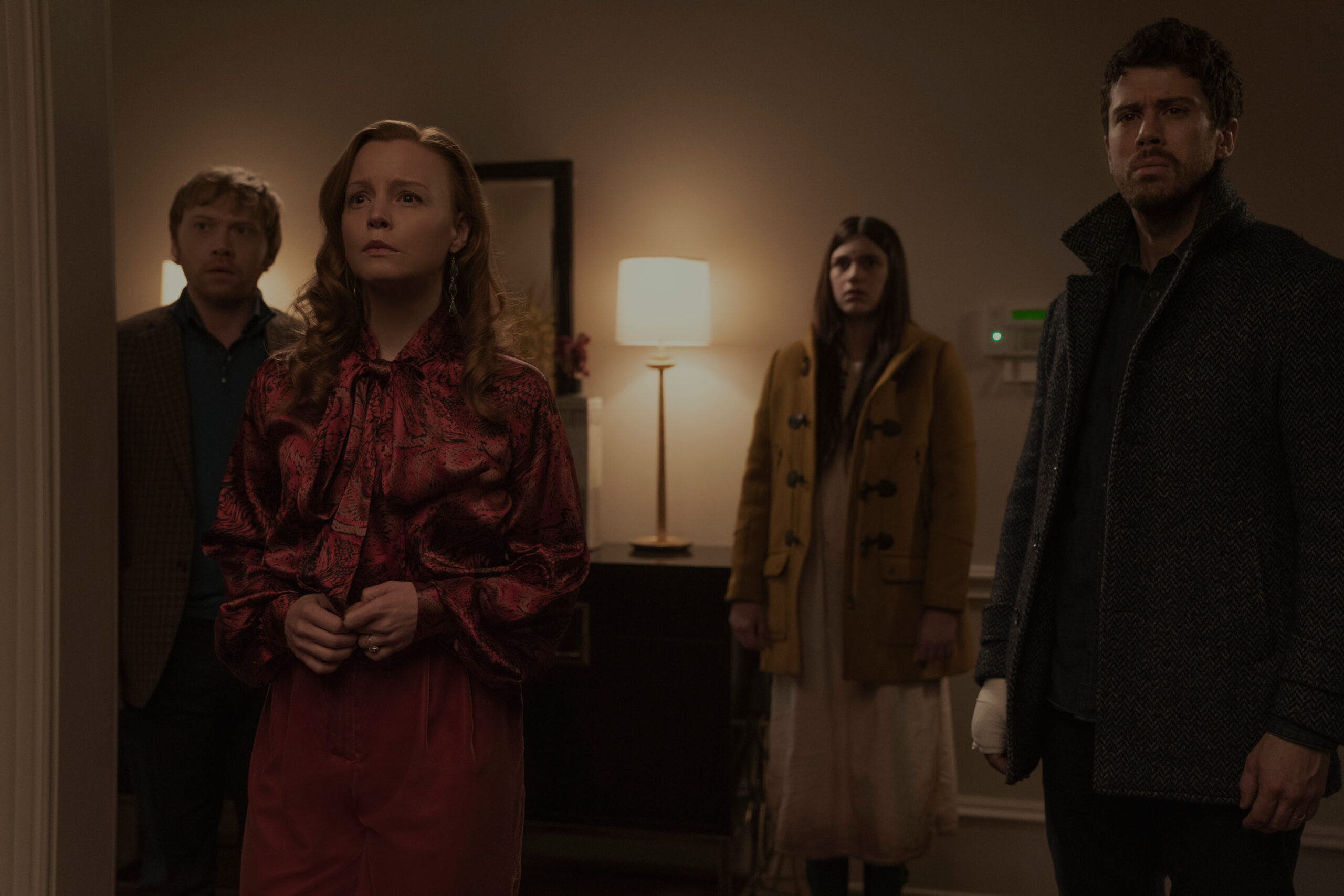 Rupert Grint, Lauren Ambrose, Nell Tiger Free e Toby Kebbell in Servant 2x06 'Espresso' [tag: Rupert Grint, Lauren Ambrose, Nell Tiger Free, Toby Kebbell] [credit: courtesy of Apple TV Plus]