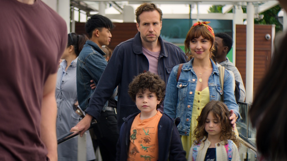 Rafe Spall e Esther Smith in Trying 1x05 'Someone Else's Kids' [tag: Rafe Spall, Esther Smith] [credit: courtesy of Apple TV Plus]