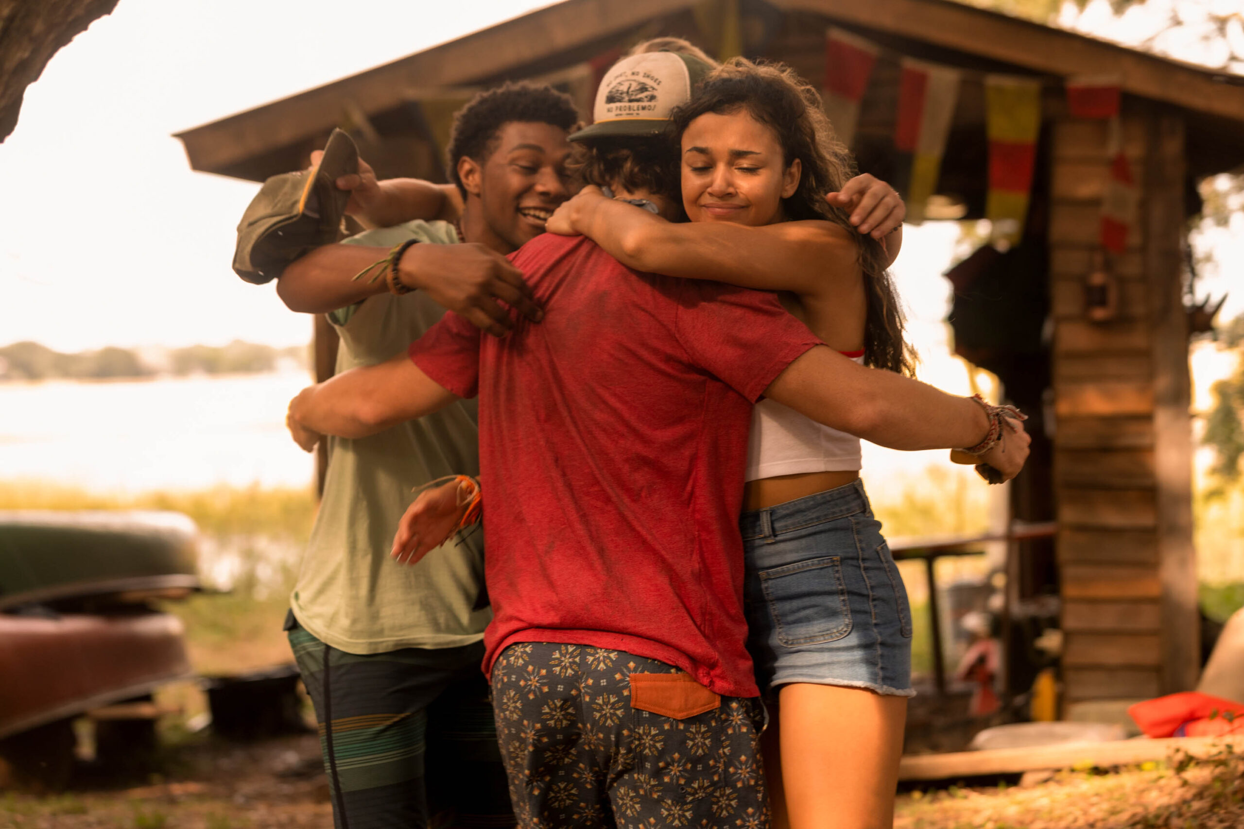 Jonathan Daviss come Pope, Chase Stokes come John B e Madison Bailey come Kiara in Outer Banks 2x06 - Foto dal set [tag: Jonathan Daviss, Chase Stokes, Madison Bailey] [credit: Jackson Lee Davis/Netflix]