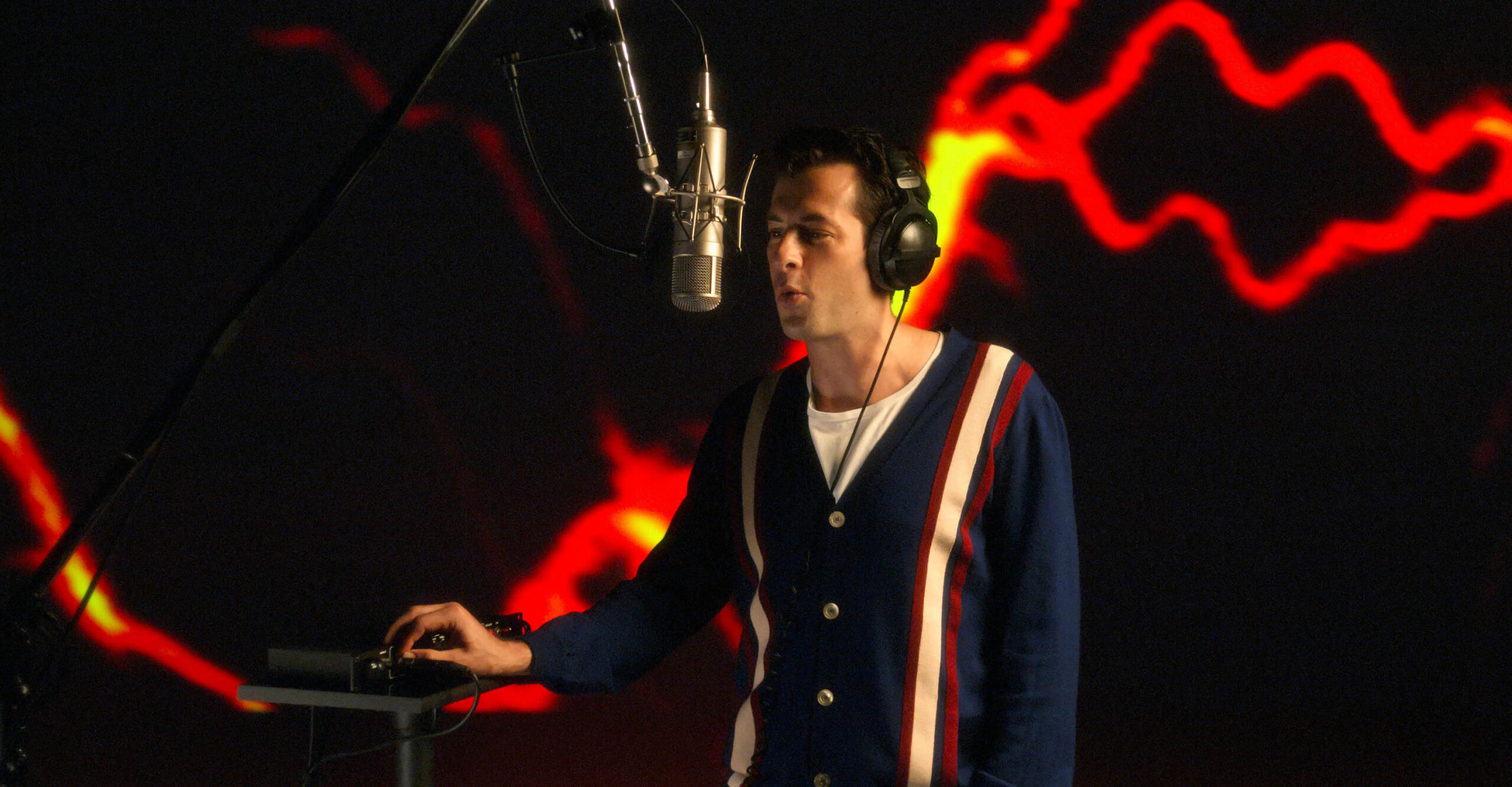 Mark Ronson in Watch the Sound with Mark Ronson 1x06 [tag: Mark Ronson] [credit: courtesy of Apple]