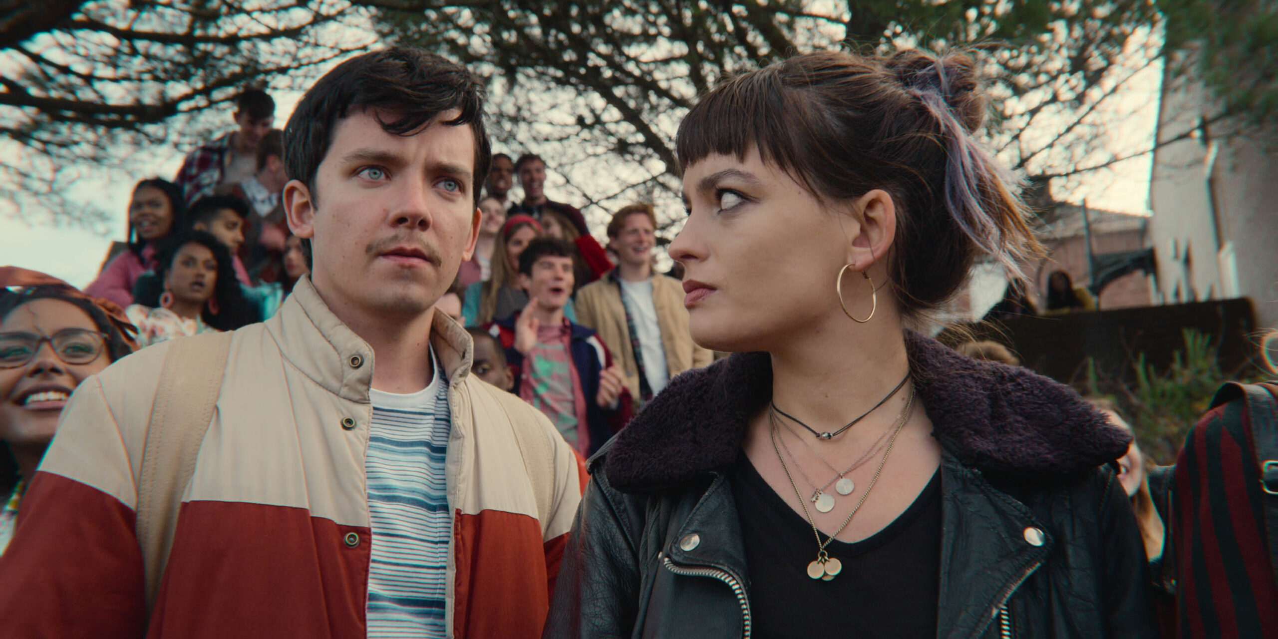 Asa Butterfield, Emma Mackey in Sex Education 3x01 [credit: courtesy of Netflix]