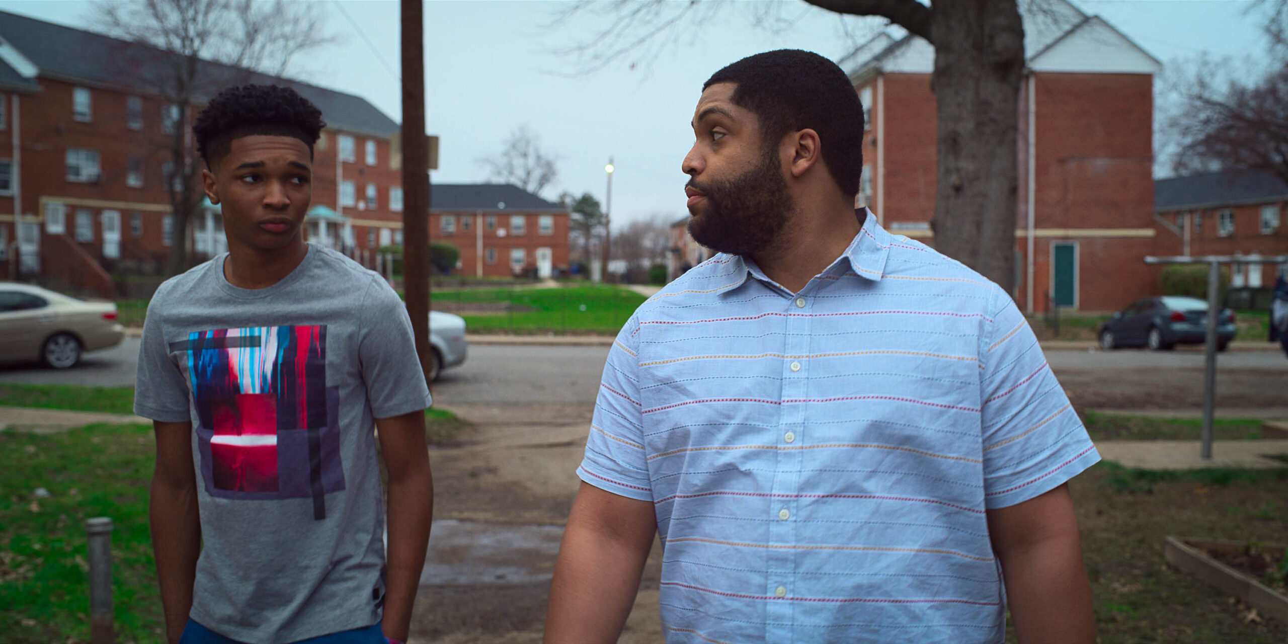 Isaiah Hill e O'Shea Jackson Jr. in Swagger 1x02 [tag: Isaiah Hill, O'Shea Jackson Jr.] [credit: courtesy of Apple]