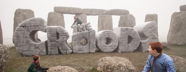 I Croods accolgono la primavera a Stonehenge