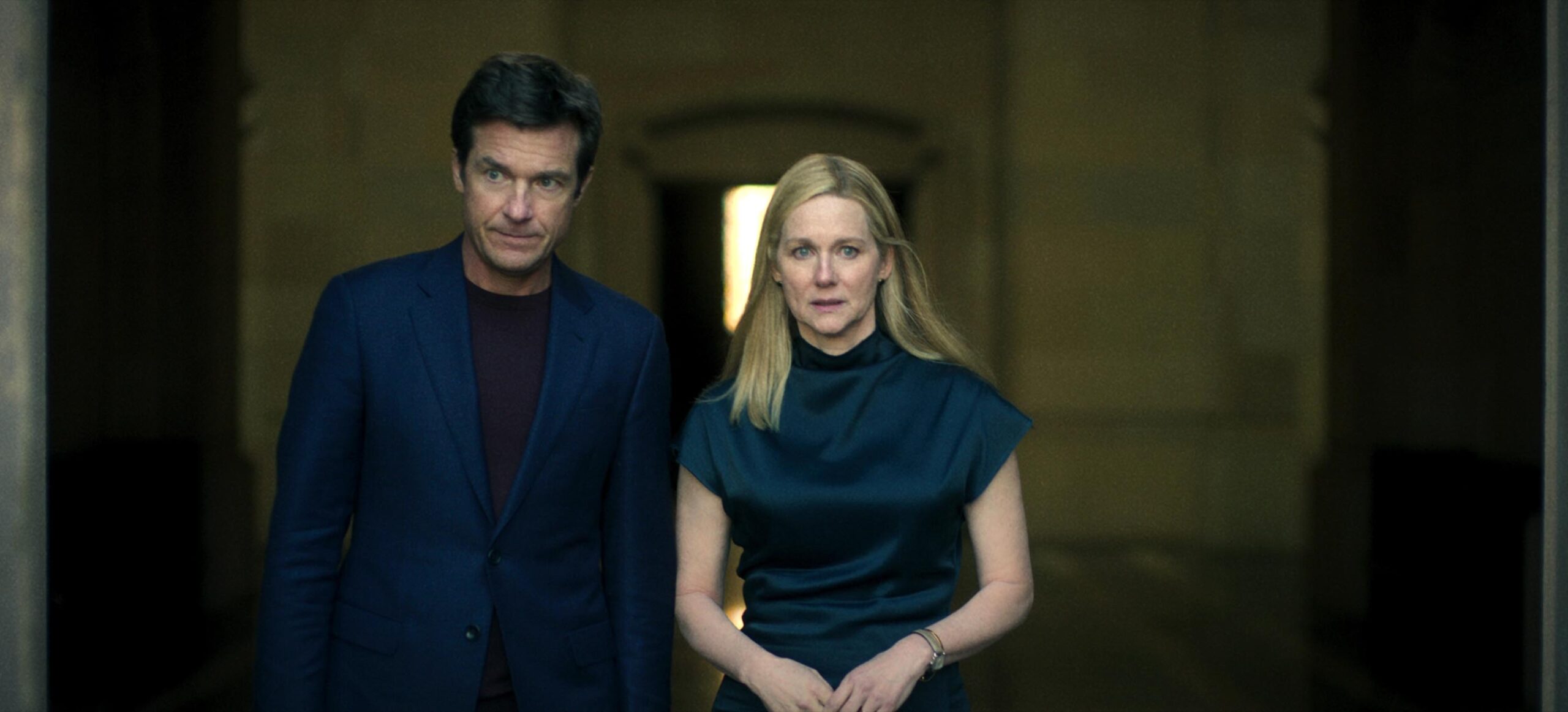 (S-D) Jason Bateman come Martin 'Marty' Byrde, Laura Linney come Wendy Byrde in Ozark 4x01 [credit: courtesy of Netflix]