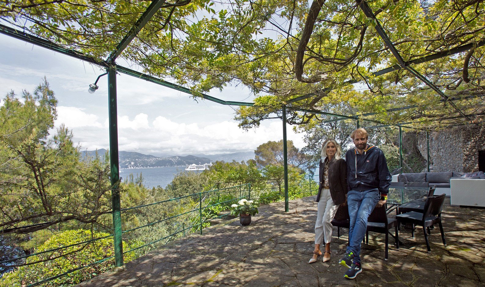 Massimiliano Rosolino e Paola Marella nella prima puntata di 'Un sogno in affitto' [credit: courtesy of Cielo]