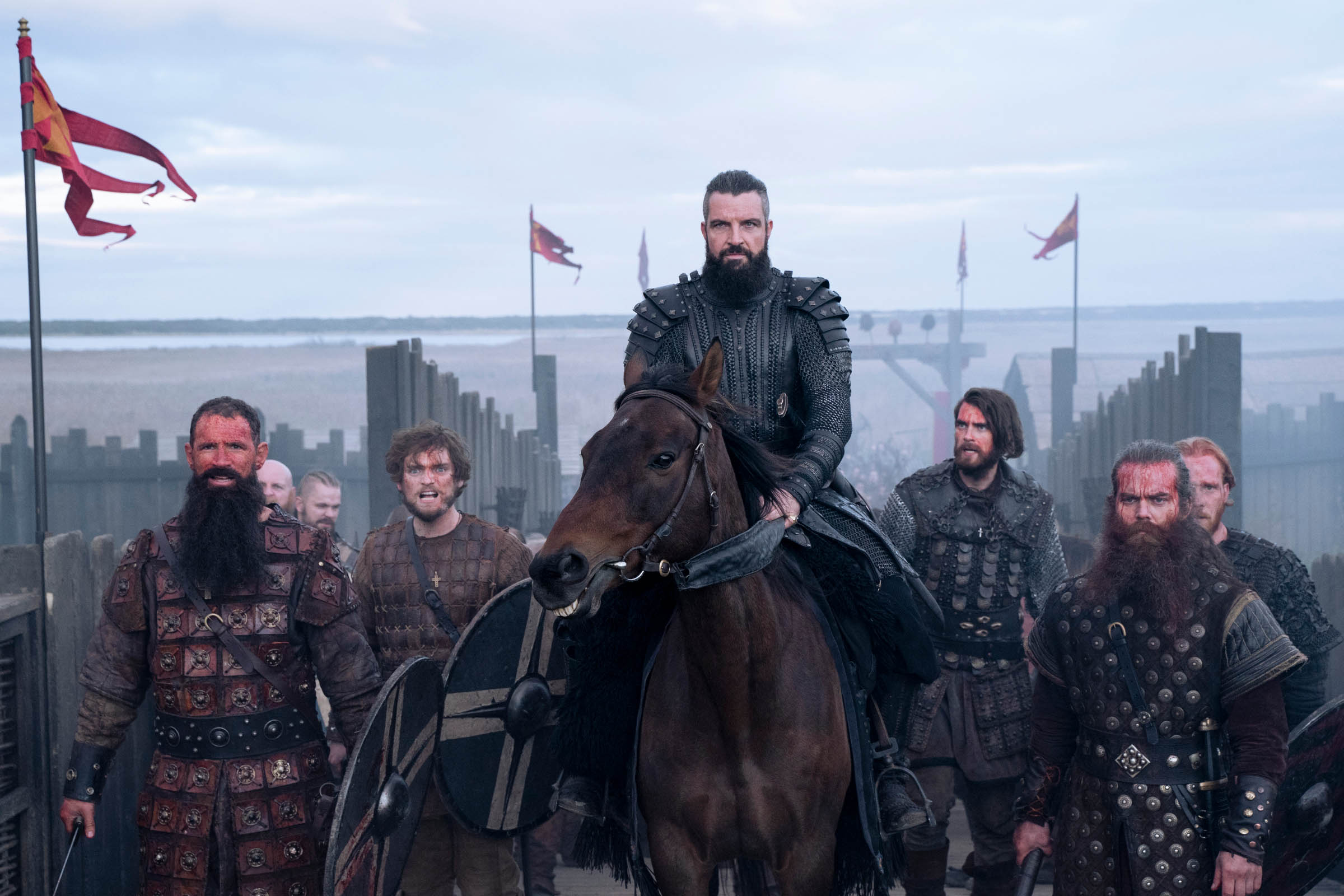 Bradley Freegard come Canute in Vikings: Valhalla 1x04 [tag: Bradley Freegard] [credit: Bernard Walsh/Netflix Copyright 2021]