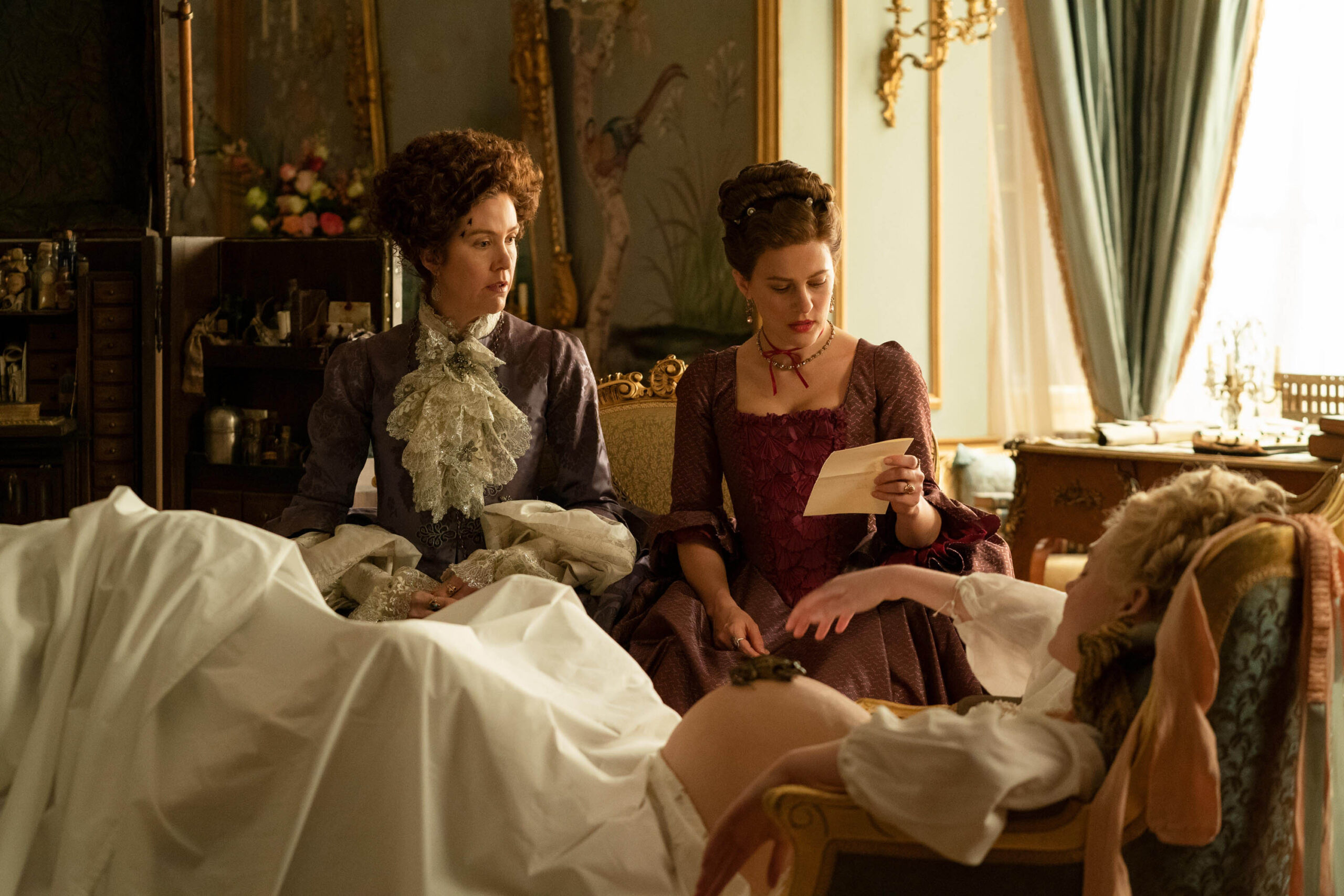 Zia Elizabeth (Belinda Bromilow), Marial (Phoebe Fox), Catherine (Elle Fanning) in The Great 2x08 [credit: Gareth Gatrell/Hulu; Copyright 2021 Hulu; courtesy of STARZPLAY]