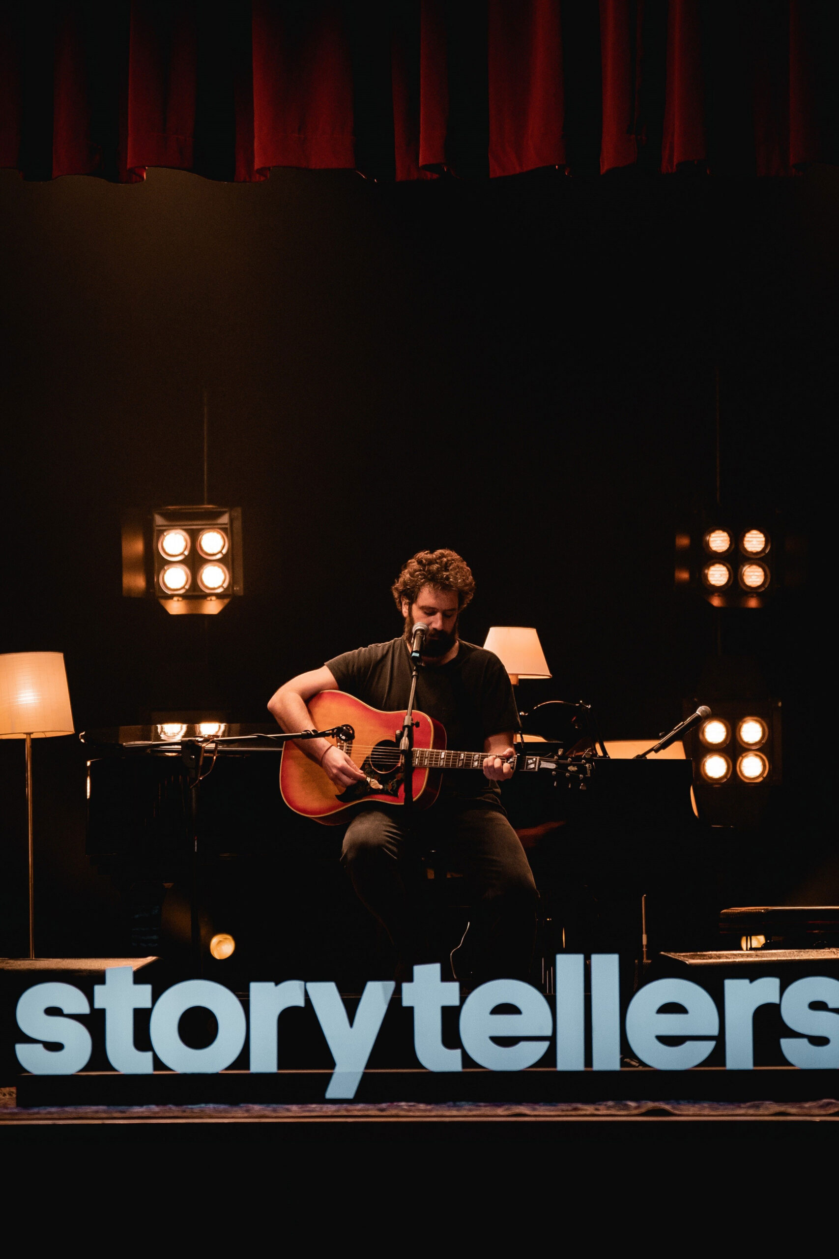 VH1 Storytellers con Tommaso Paradiso [credit: courtesy of Pluto TV]