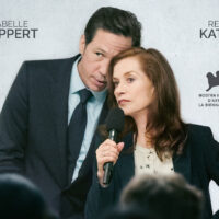 La promessa - il prezzo del potere, recensione del film con Isabelle Huppert