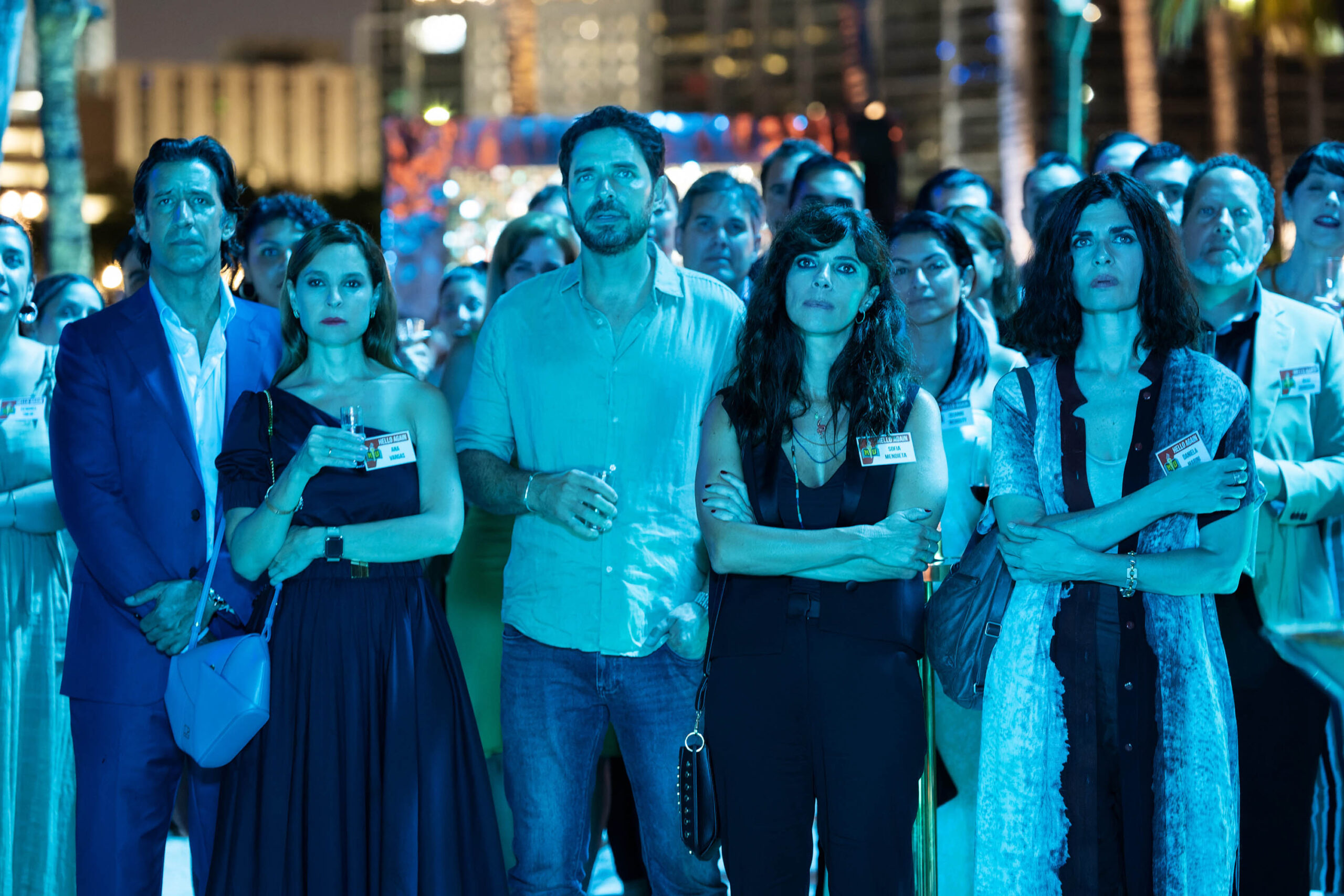 José María Yazpik, Marina de Tavira, Manolo Cardona, Maribel Verdú e Soledad Villamil in 'Now and Then' 1x01 [credit: Lisa Tanner; courtesy of Apple]