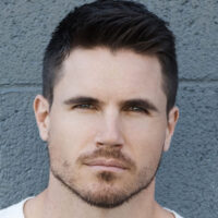 foto Robbie Amell