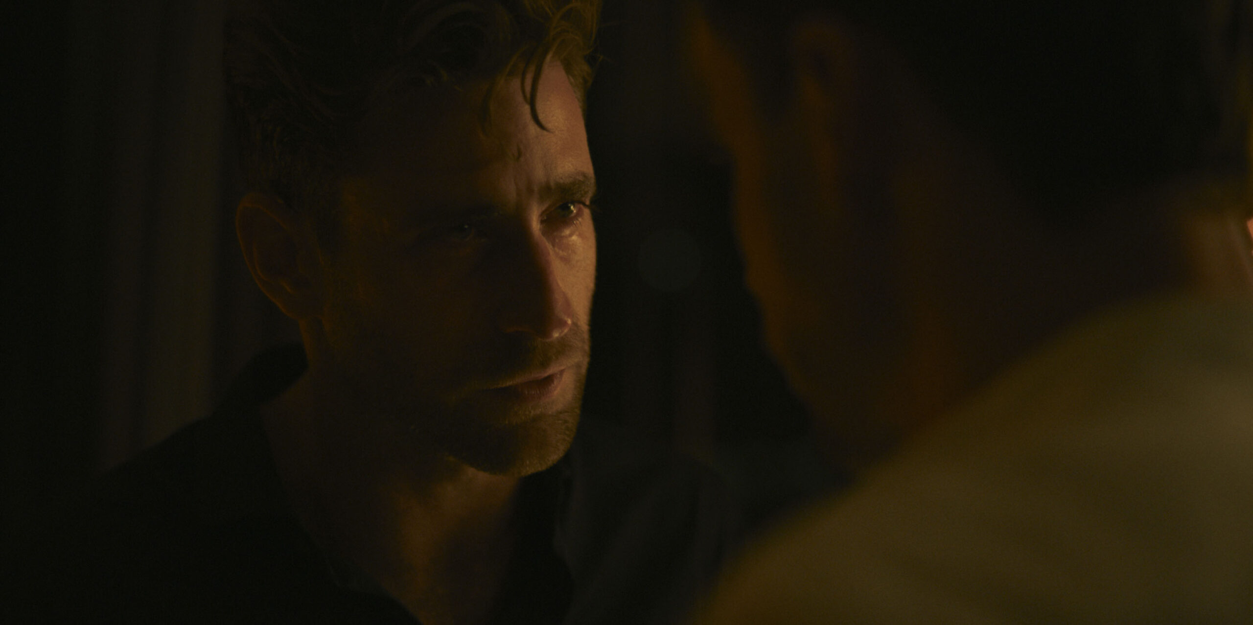 Oliver Jackson-Cohen in Surface 1x03 [credit: courtesy of Apple]