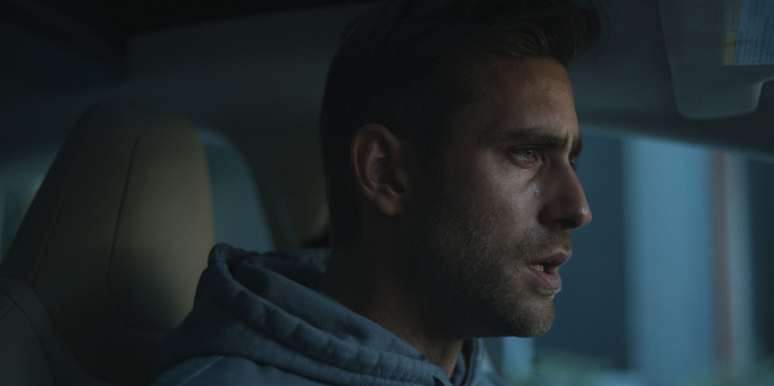 Oliver Jackson-Cohen in Surface 1x06 [credit: courtesy of Apple]