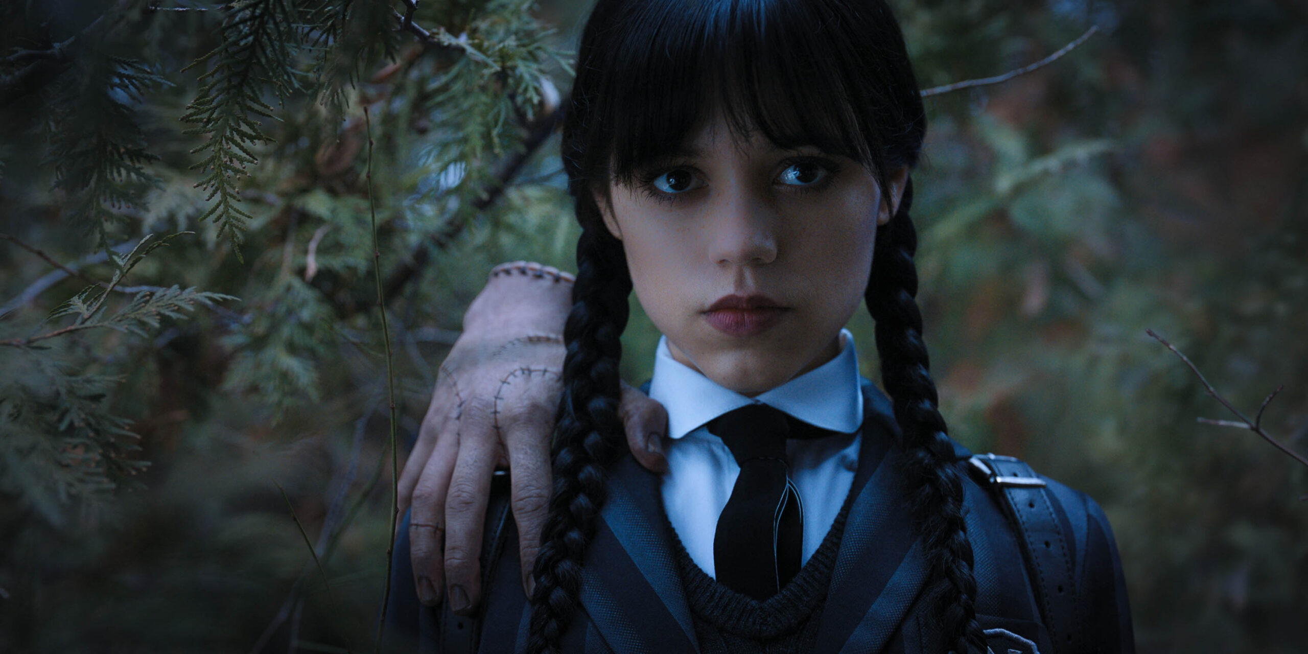 Mano, Jenna Ortega come Wednesday Addams in Mercoledì 1x04 [credit: Copyright 2022 Netflix, Inc; courtesy of Netflix]