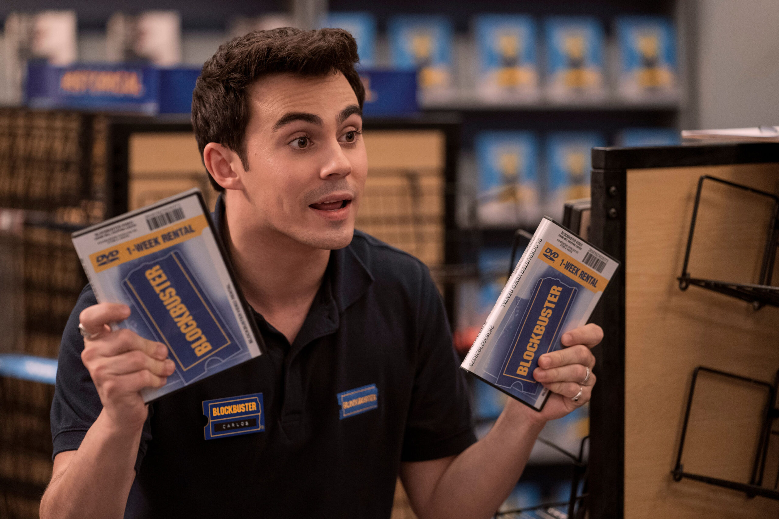 Tyler Alvarez come Carlos in Blockbuster 1x06 [credit: Ricardo Hubbs/Netflix; Copyright 2022 Netflix Inc, courtesy of Netflix]