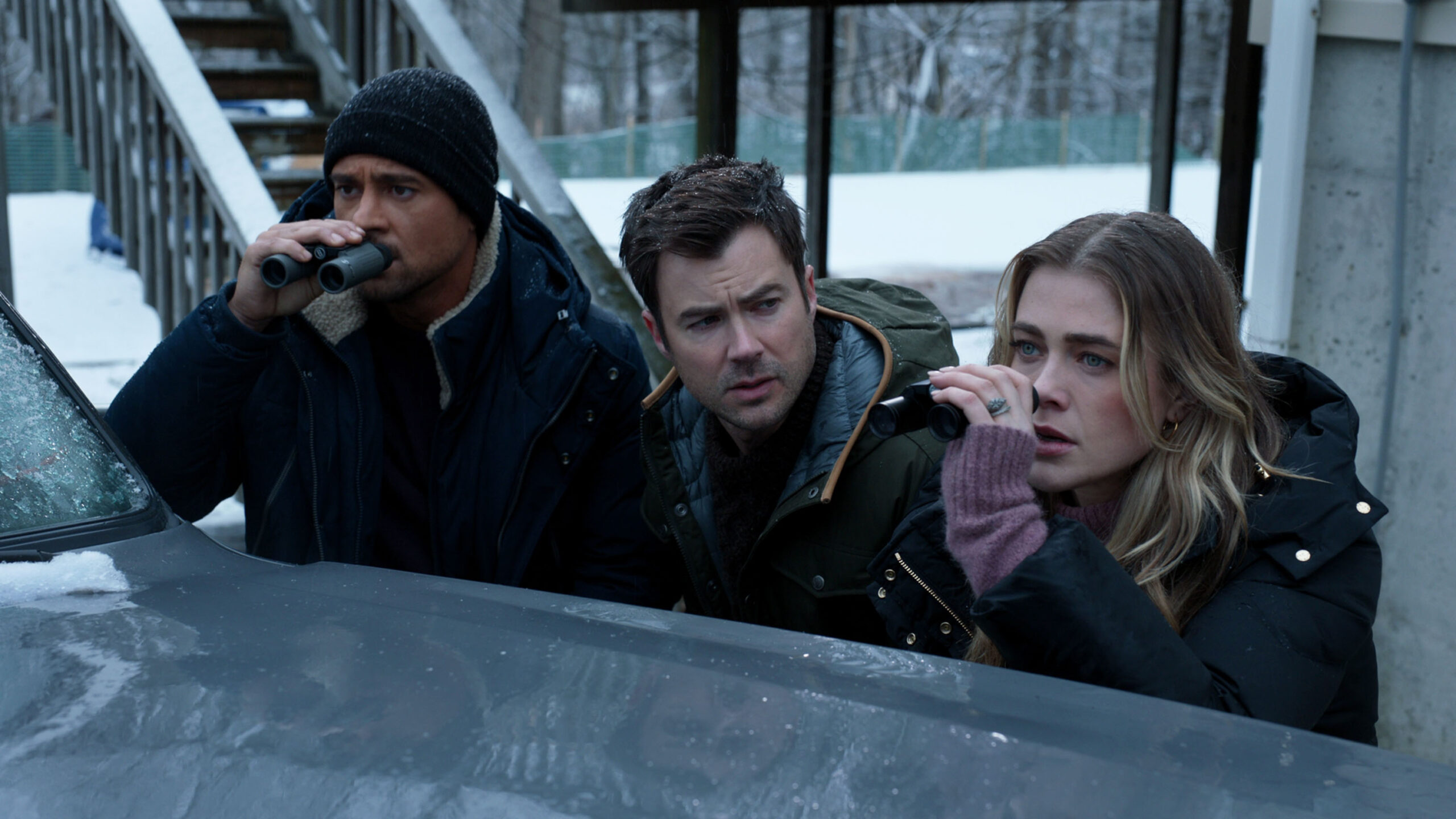 J.R. Ramirez come Jared Vasquez, Matt Long come Zeke Landon e Melissa Roxburgh come Michaela Stone in Manifest 4x05 [credit: Copyright 2022 Netflix; courtesy of Netflix]