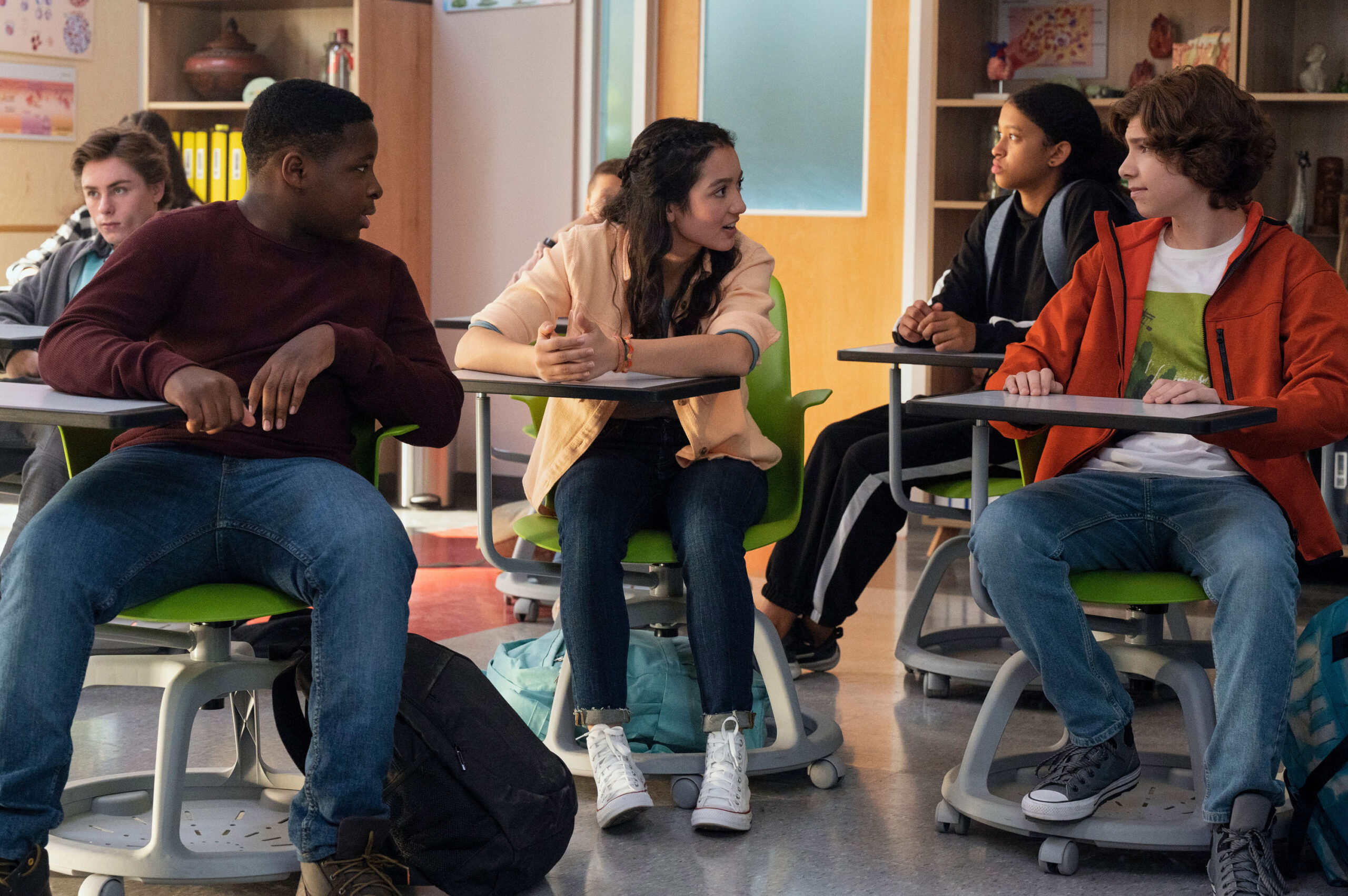 Osias Reid, Riley O'Donnell e Cole Keriazakos in Circuit Breakers 1x04 [credit: Ben Mark Holzberg; courtesy of Apple]