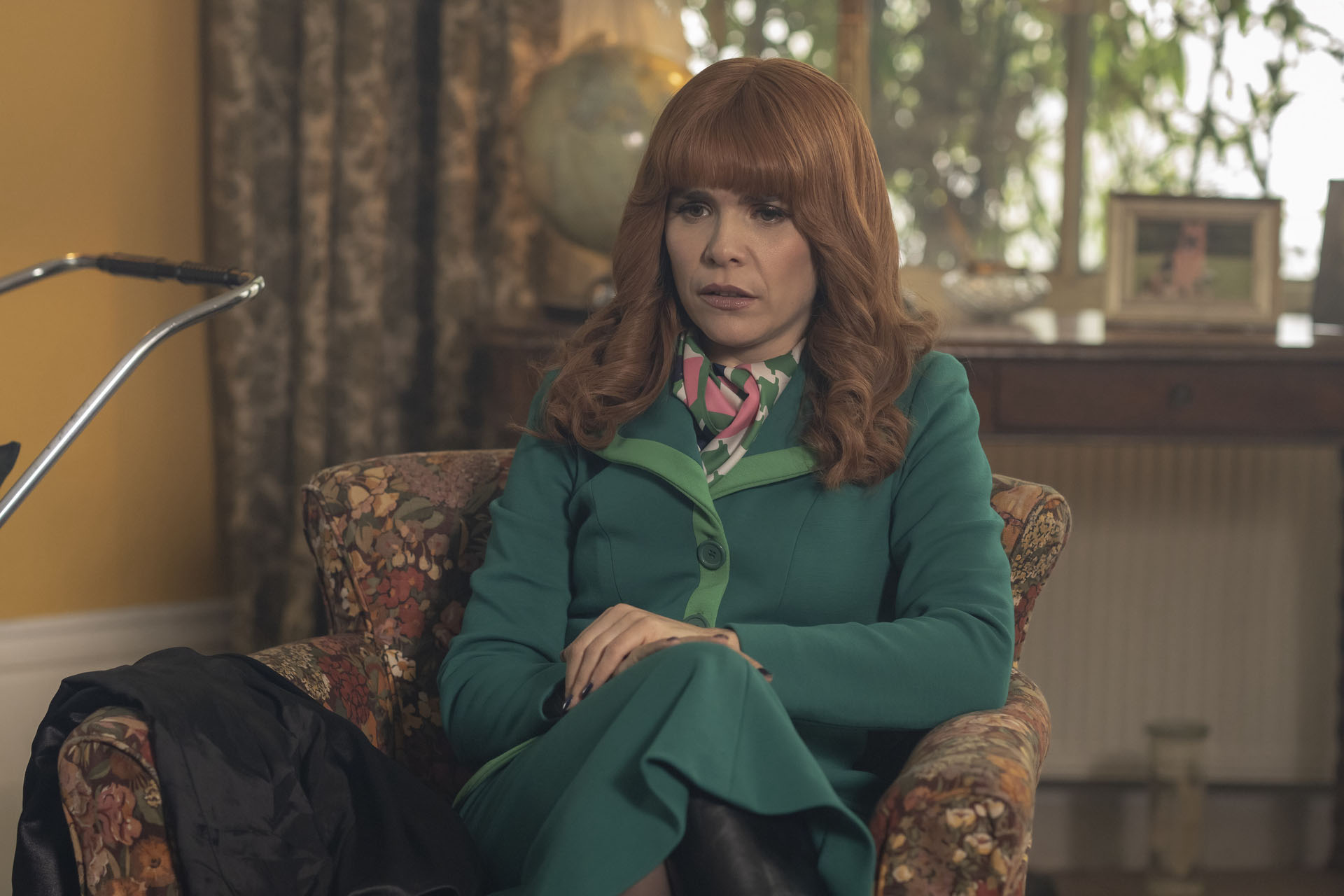 Paloma Faith in Pennyworth 3x05 [credit: foto di Colin Hutton/HBO Max; courtesy of WarnerMedia]