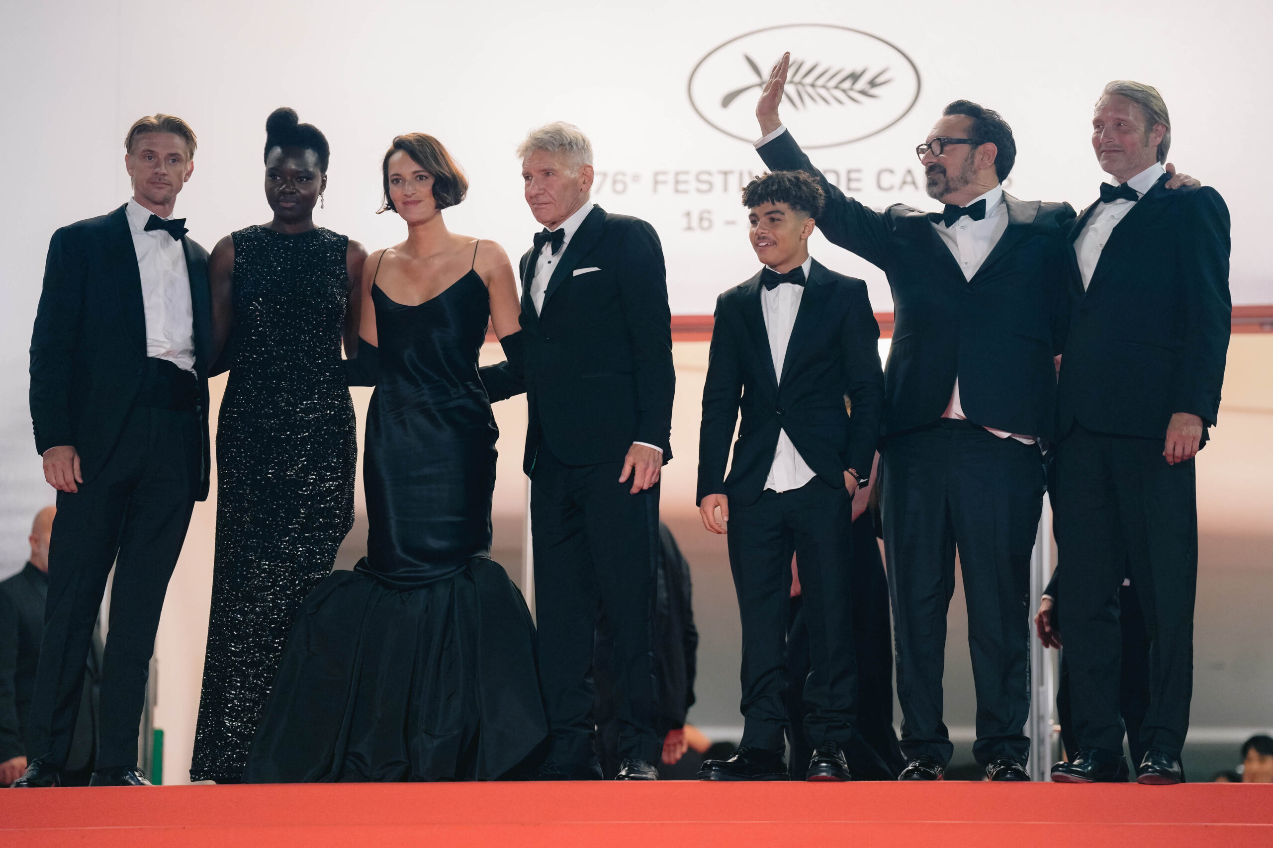 Harrison Ford, Phoebe Waller-Bridge, Mads Mikkelsen, Boyd Holbrook, Ethann Isidore e James Mangold alla anteprima mondiale del film Indiana Jones e il Quadrante del Destino al Festival di Cannes 76 il 18 maggio 2023 [tag: Harrison Ford, Phoebe Waller-Bridge, Mads Mikkelsen, Boyd Holbrook, Ethann Isidore, James Mangold] [credit: Serge Arnal; courtesy of Disney]